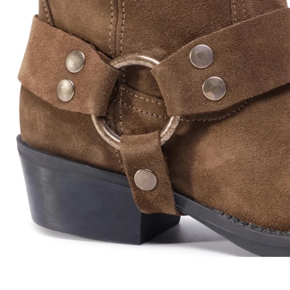 NIB never worn BRONX  Musketeers Boots